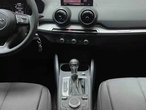 Audi Q2L 2021