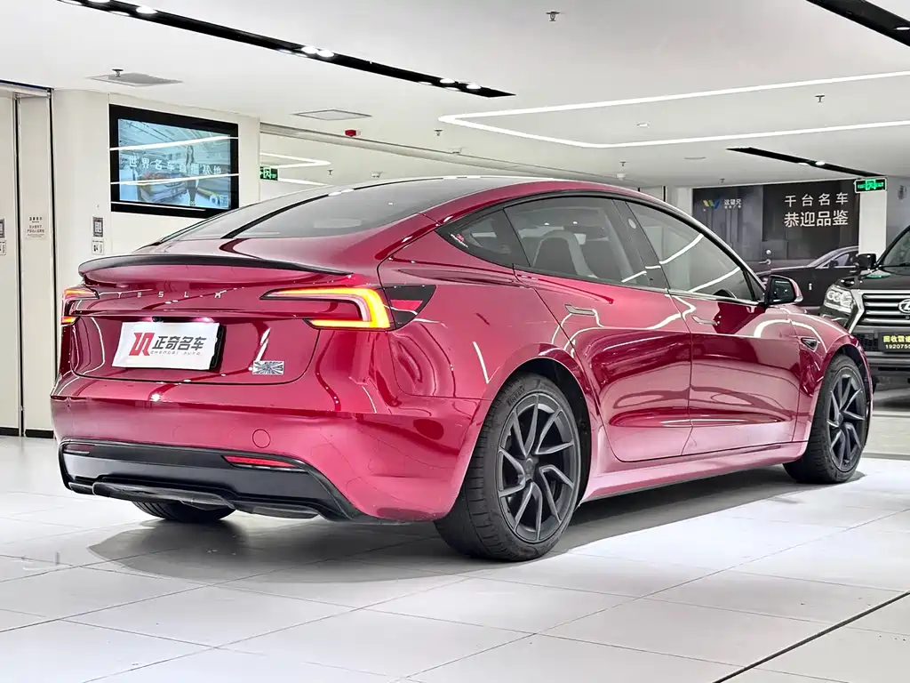Tesla Model 3 2025