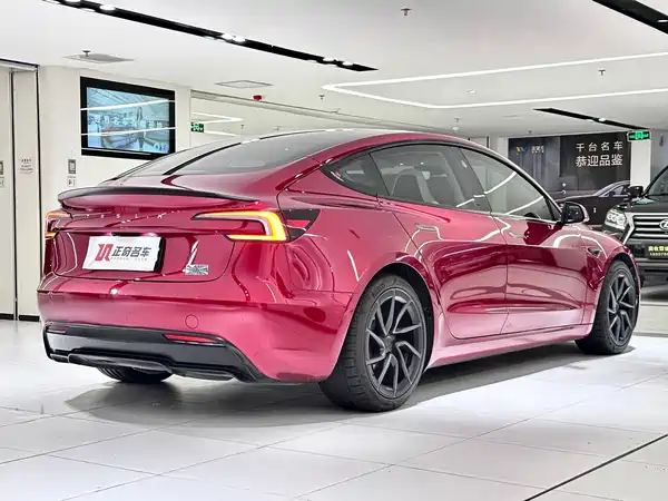 Tesla Model 3 2025