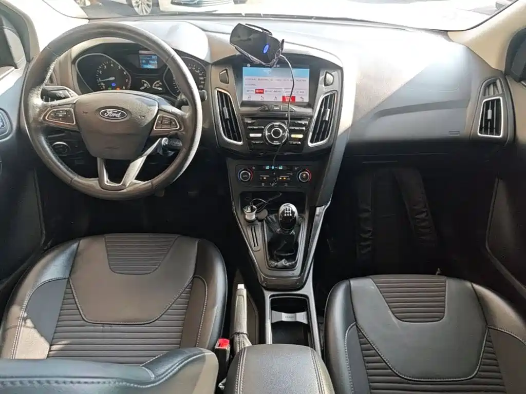 Ford Focus 2016 — фото 10