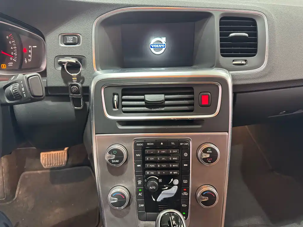 Volvo S60 2017 — фото 13