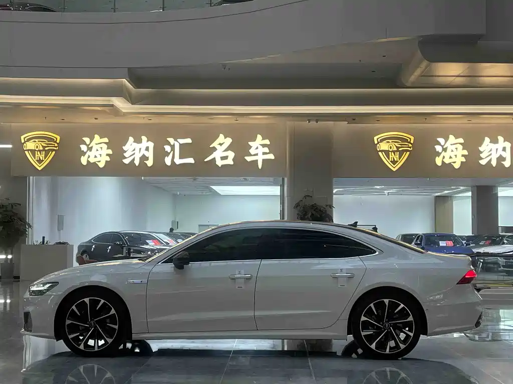 Audi A7L 2023 — фото 2