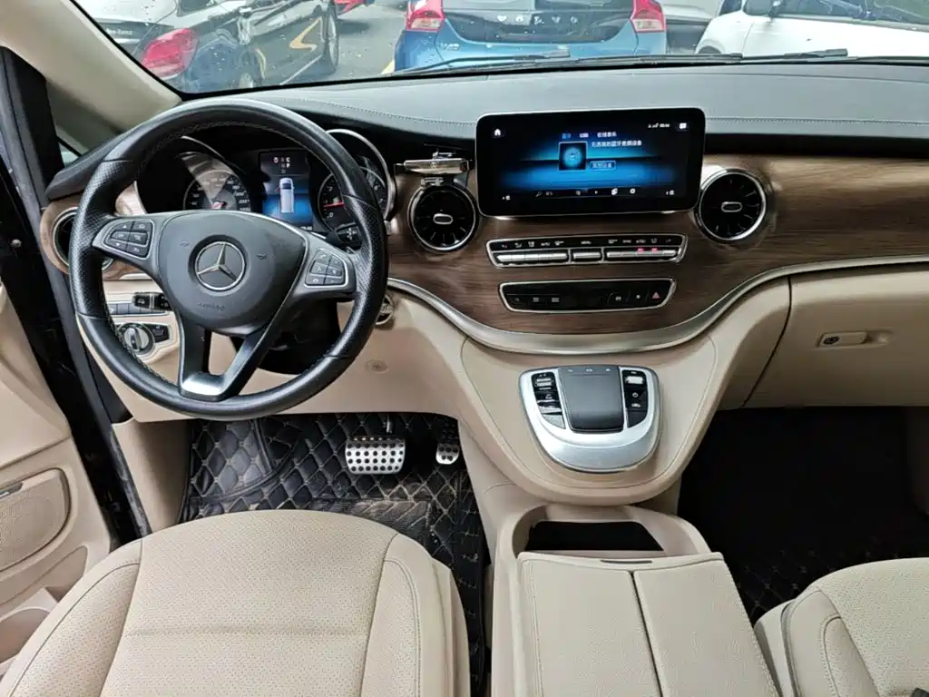 Mercedes-Benz V-Class 2021 — фото 10