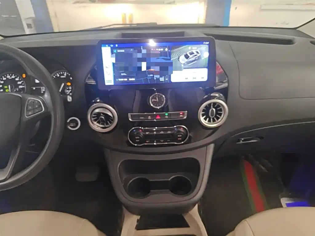 Mercedes-Benz Vito 2023 — фото 13