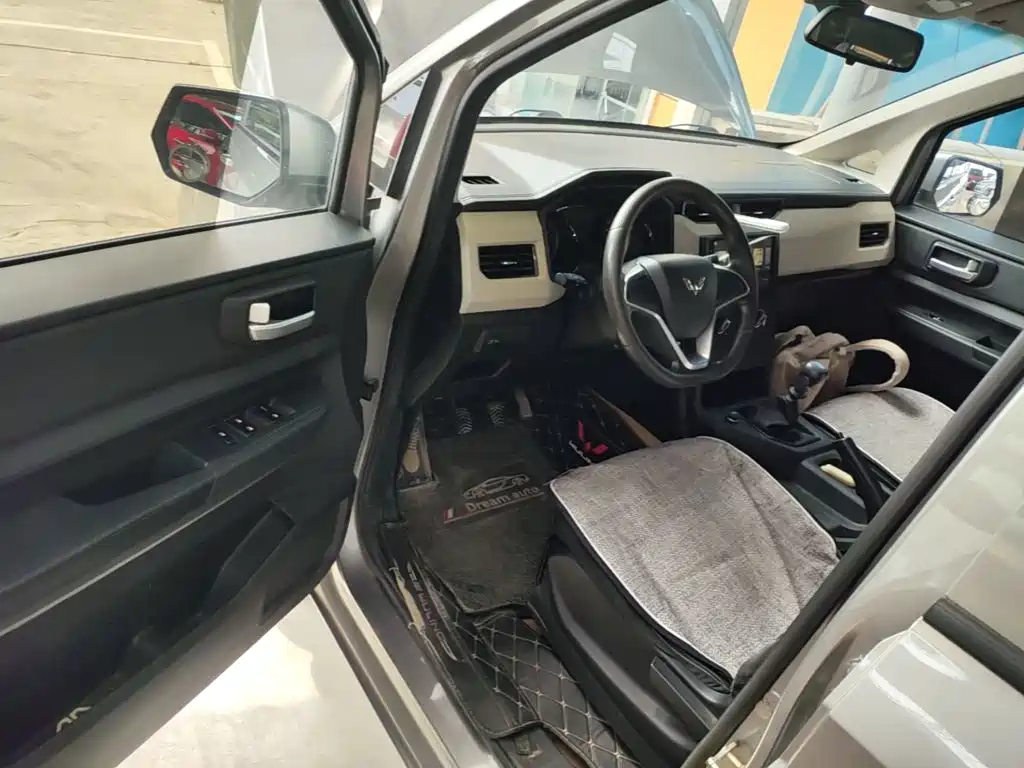 Wuling Hongguang PLUS 2019 — фото 16