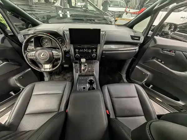 Lexus LM 2020
