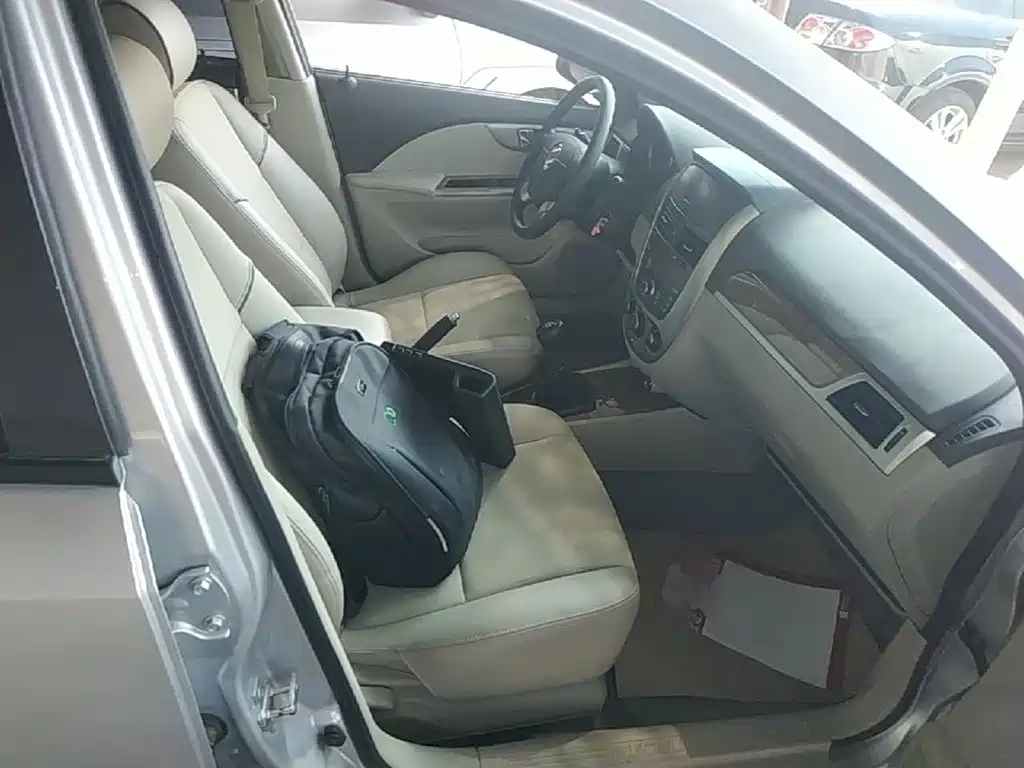 Buick Excelle 2015 — фото 25