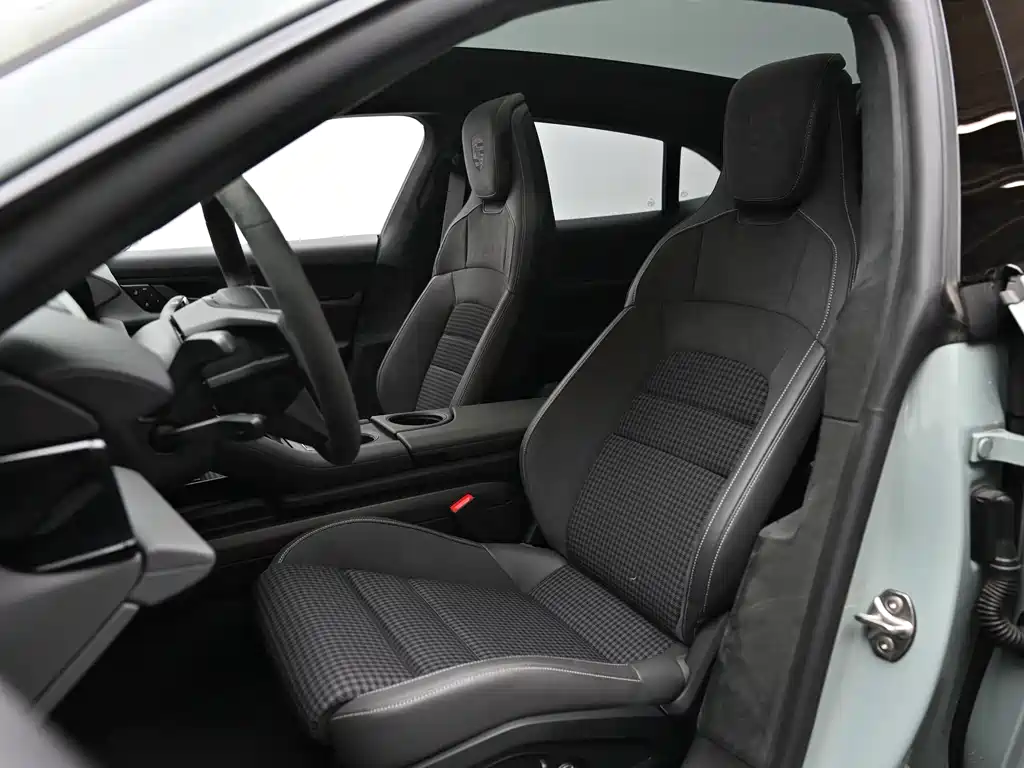 Porsche Taycan 2025 — фото 10
