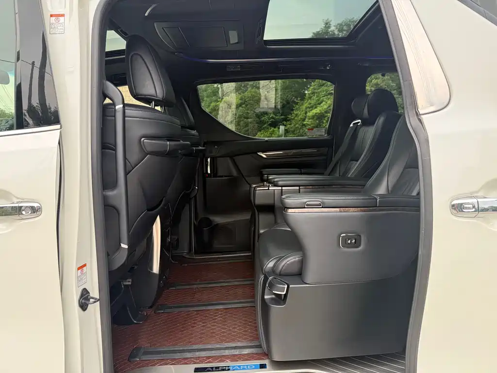 Toyota Alphard 2018 — фото 10