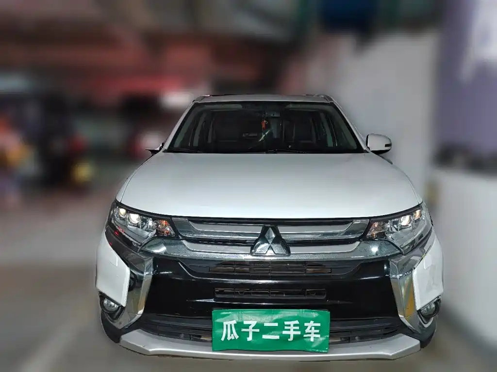 Mitsubishi Outlander 2017 — фото 24