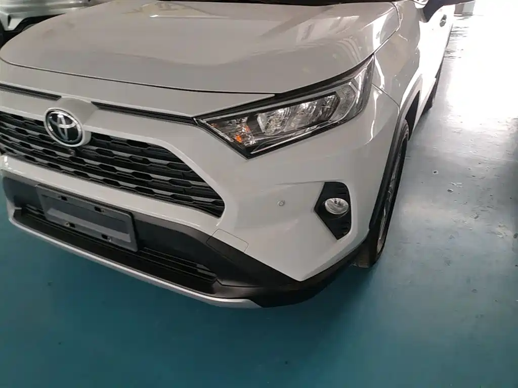 Toyota RAV4 2020 — фото 24