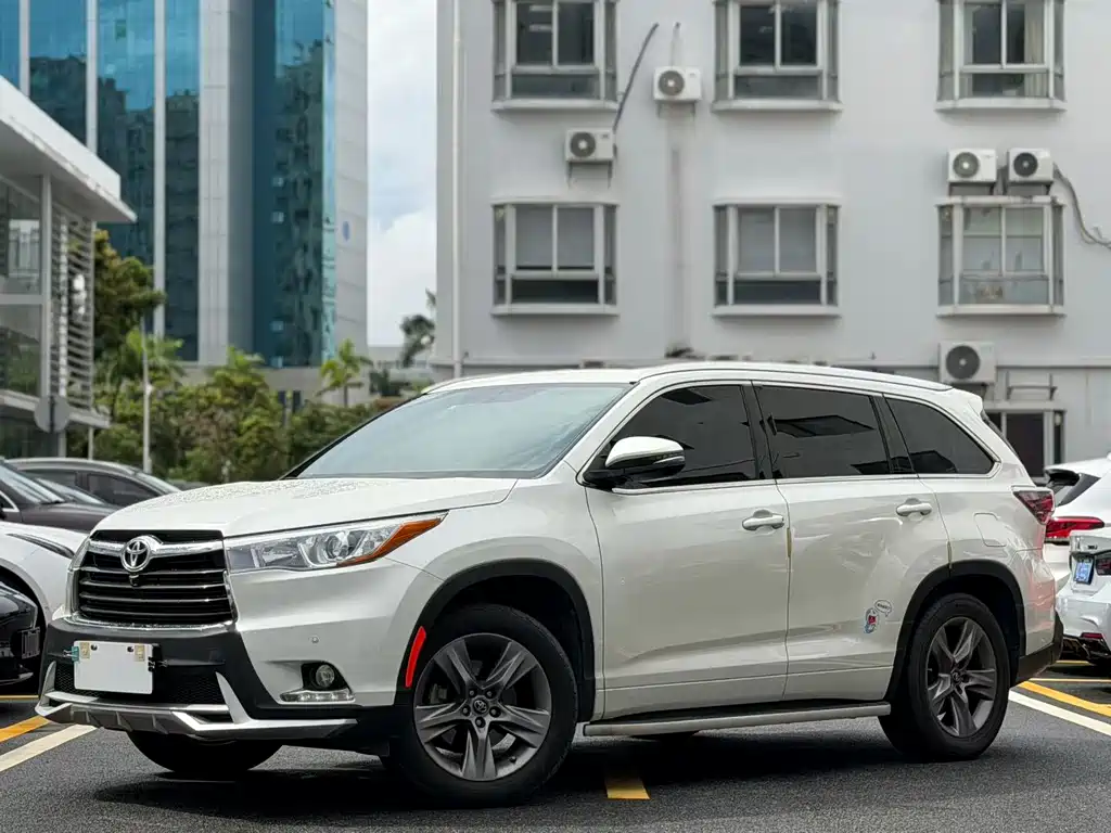 Toyota Highlander 2017 — фото 1