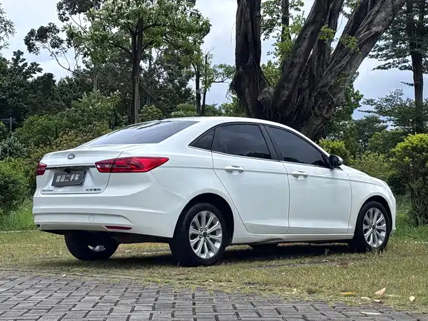 Ford Escort 2016