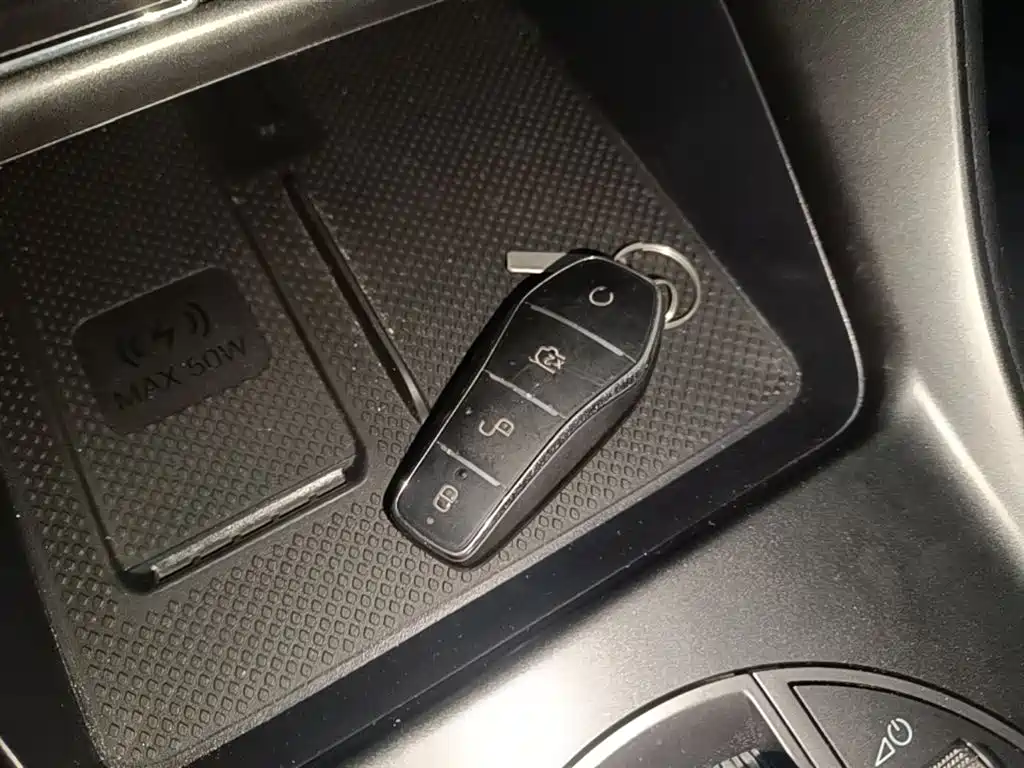 BYD Seal 05 DM-i 2025 — фото 9