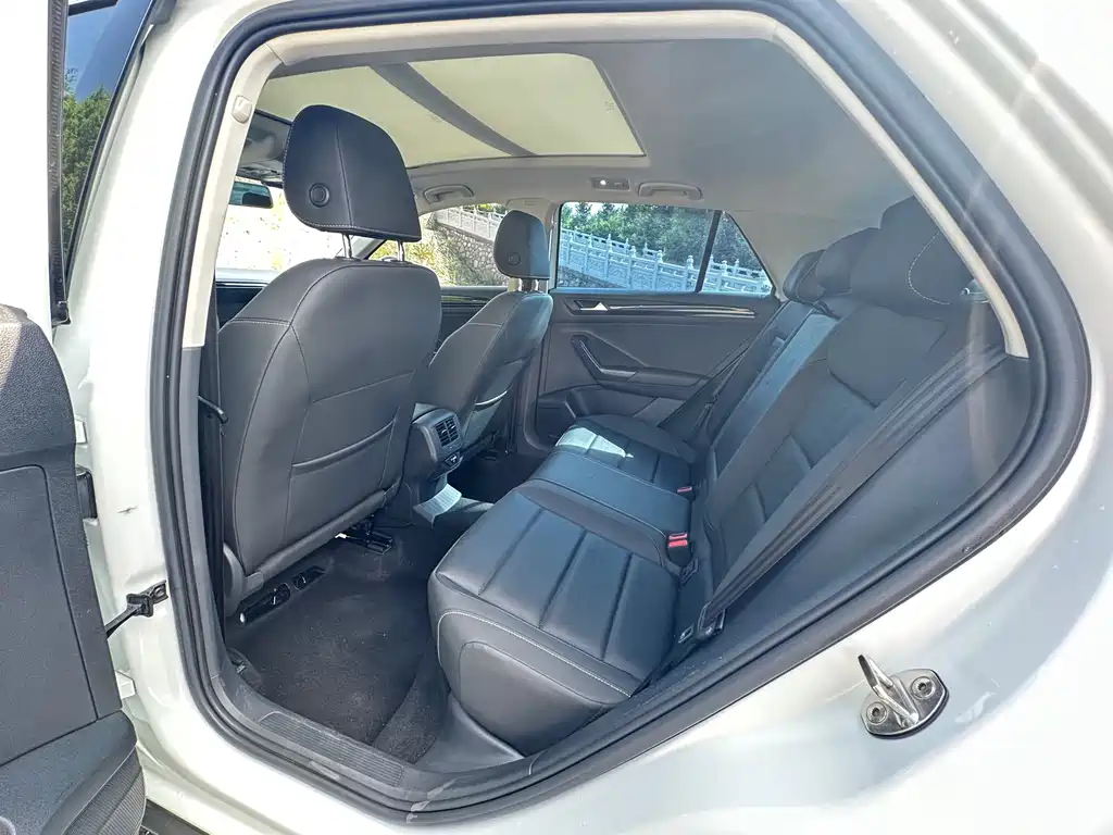 Volkswagen T-Roc 2022 — фото 16