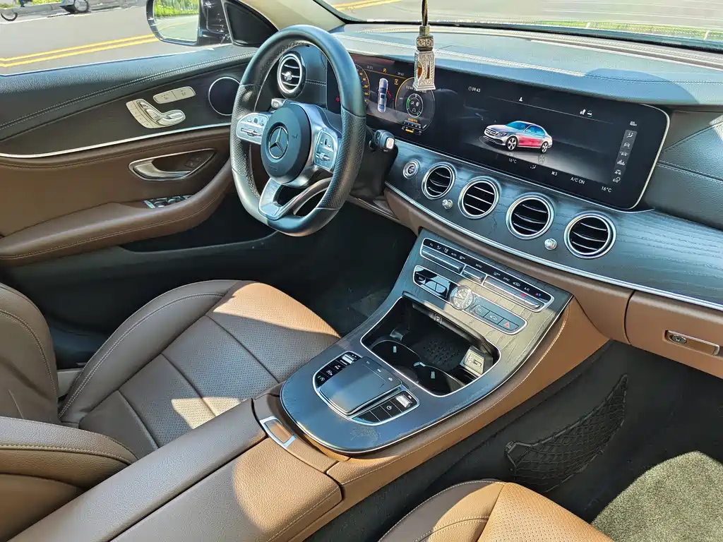 Mercedes-Benz E-Class 2019 — фото 11