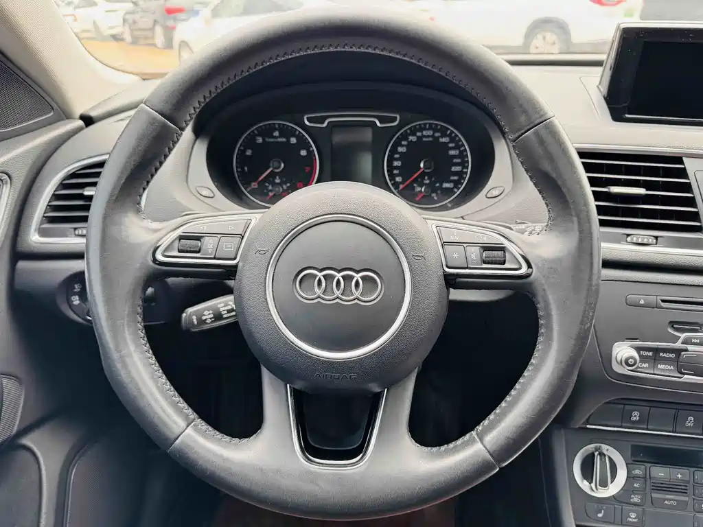 Audi Q3 2013 — фото 12