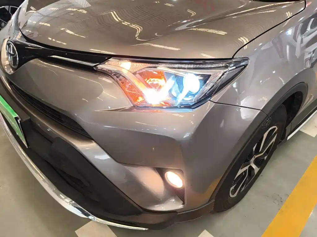 Toyota RAV4 2017 — фото 24
