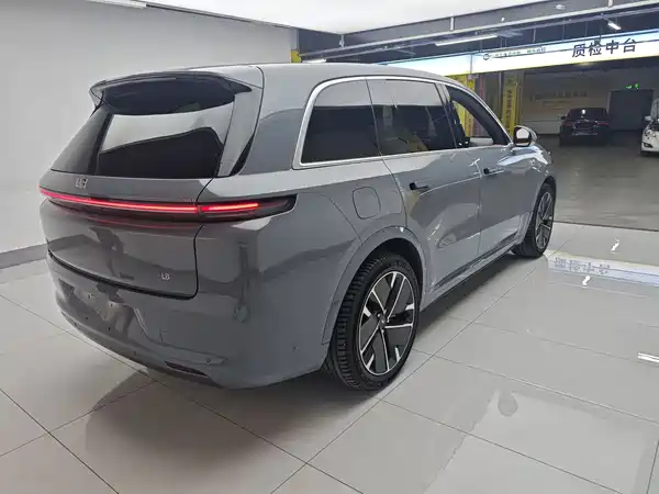 Li Auto L8 2025