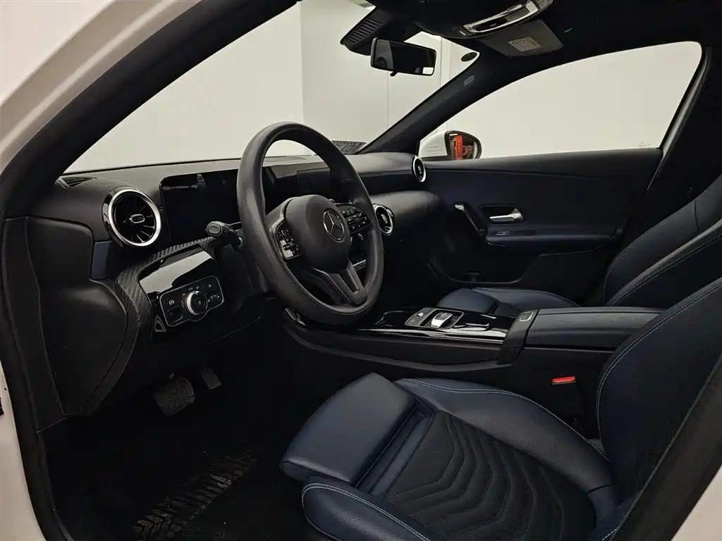 Mercedes-Benz A-Class 2021 — фото 3