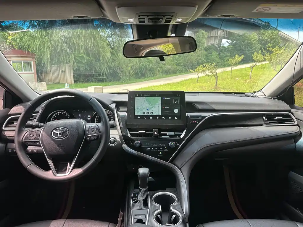 Toyota Camry 2023 — фото 11