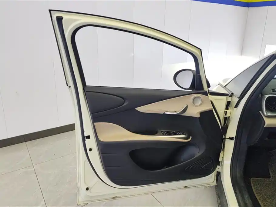 BYD Dolphin 2025