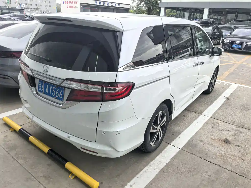 Honda Odyssey 2018 — фото 13
