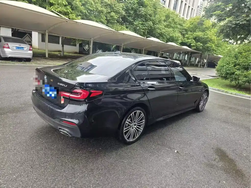 BMW 5 Series 2018 — фото 9
