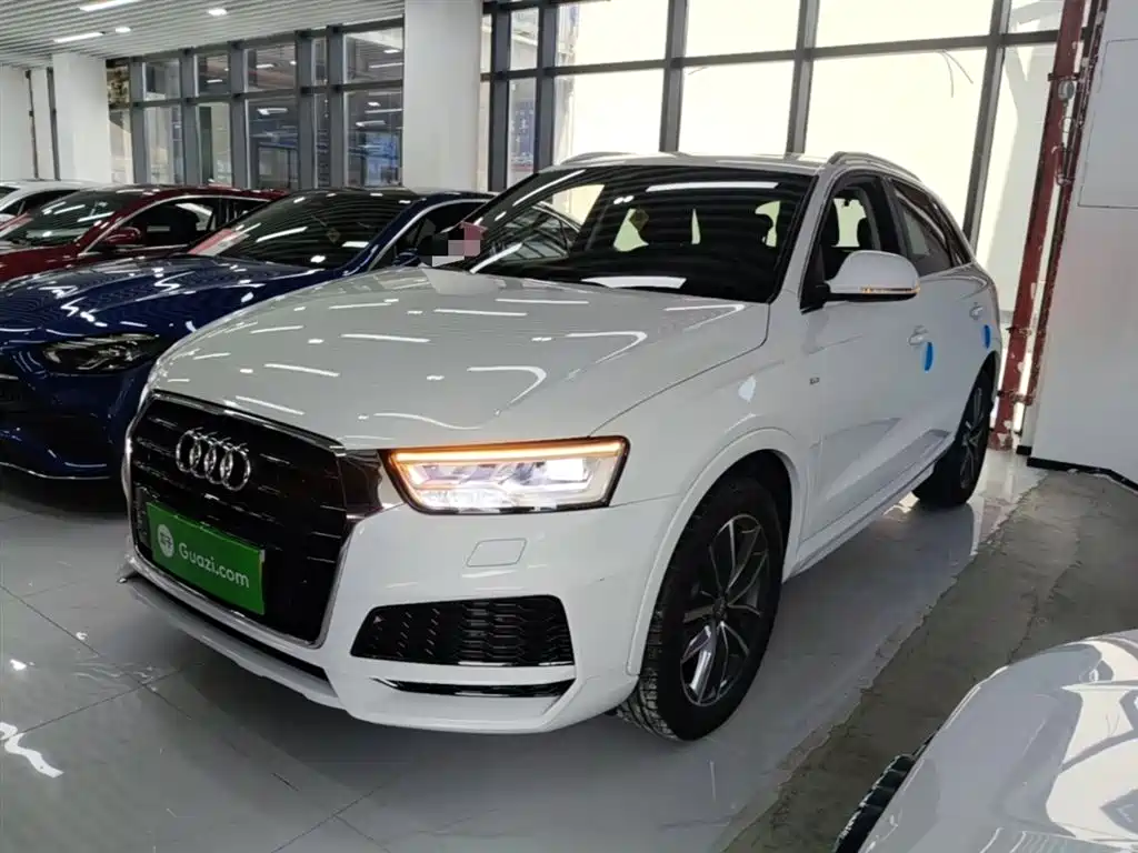 Audi Q3 2019 — фото 1