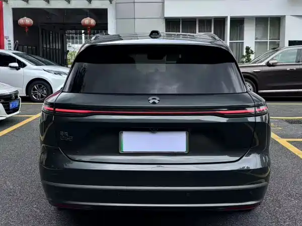 NIO ES8 2023