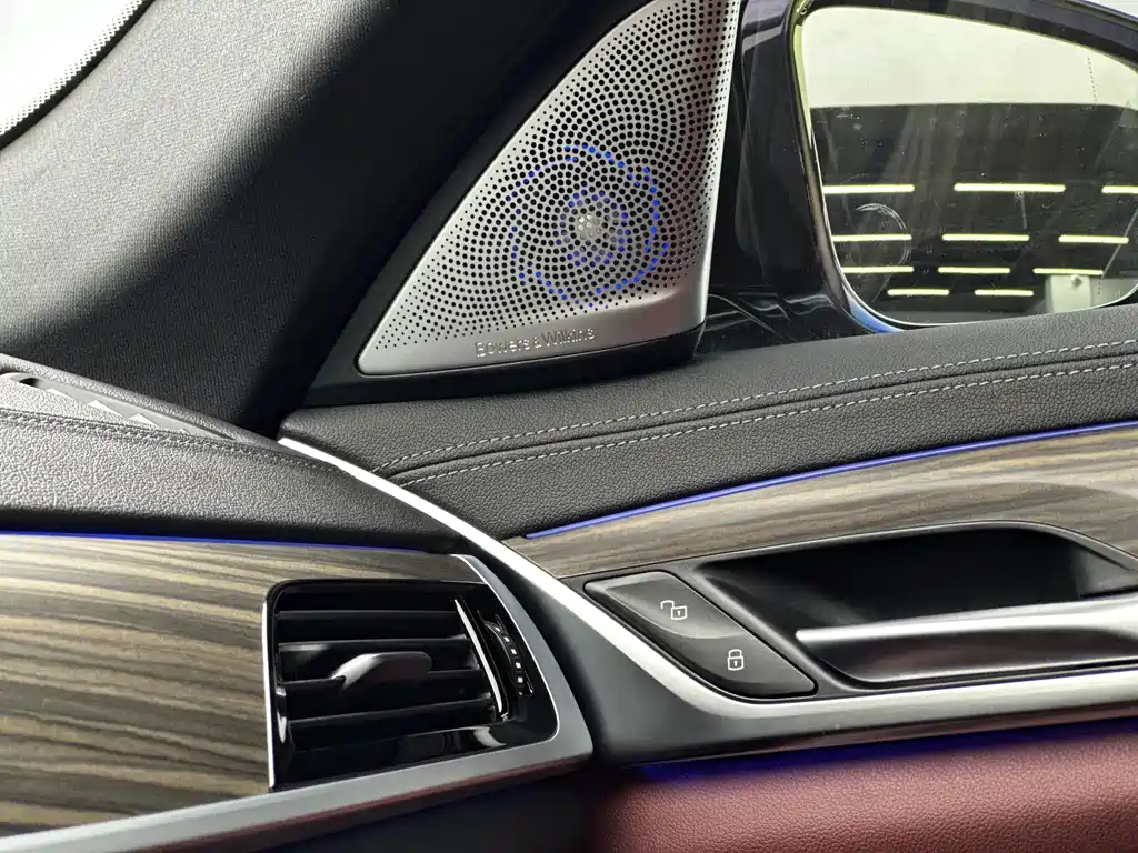 BMW 5 Series 2023 — фото 13
