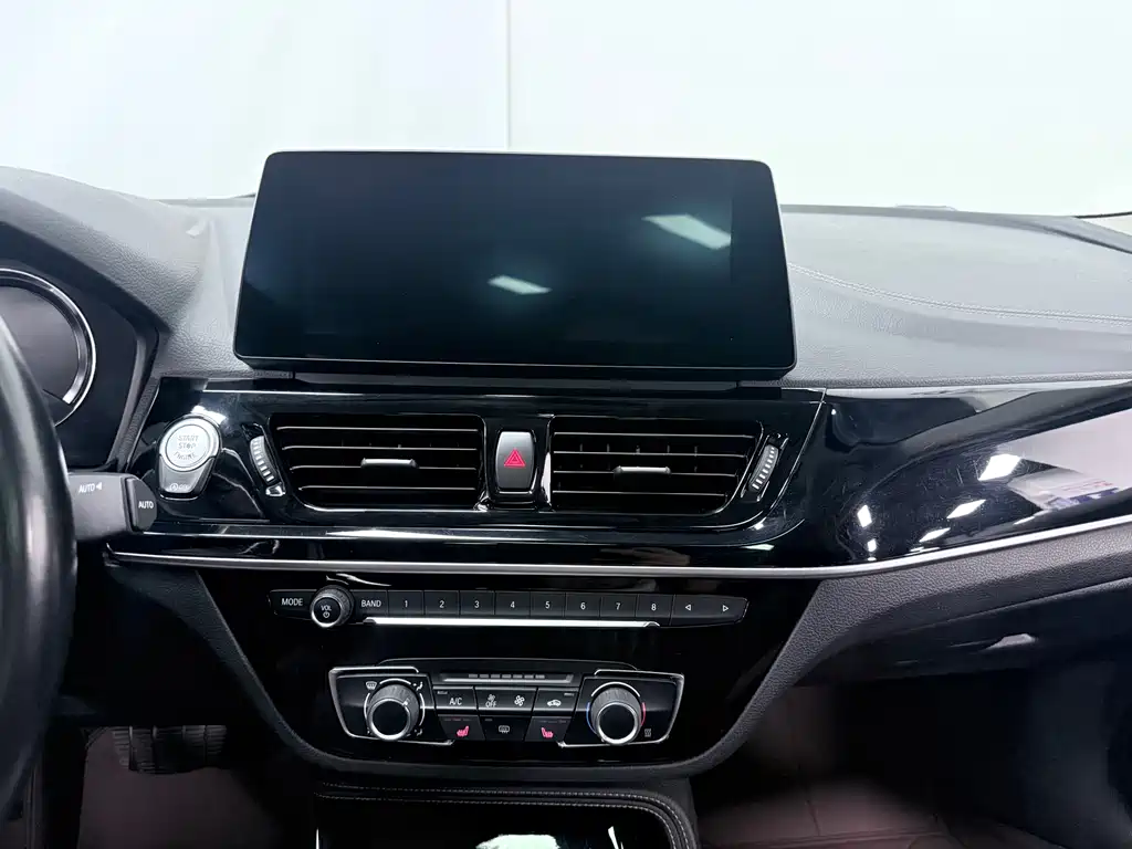 BMW 1 Series 2022 — фото 13