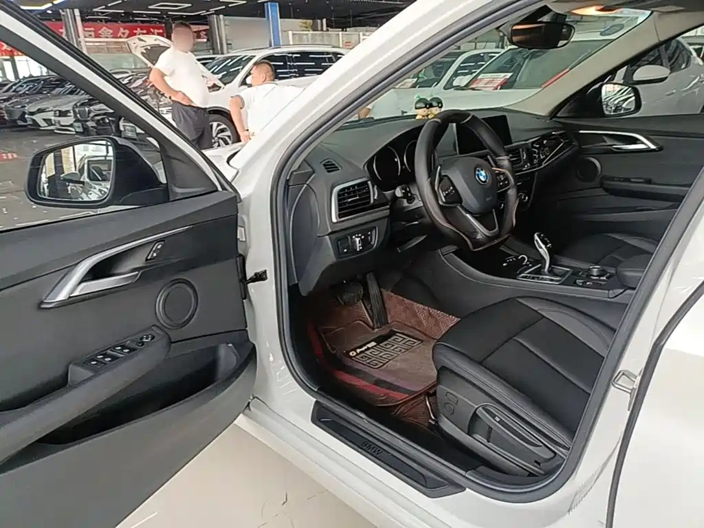 BMW 1 Series 2019 — фото 16