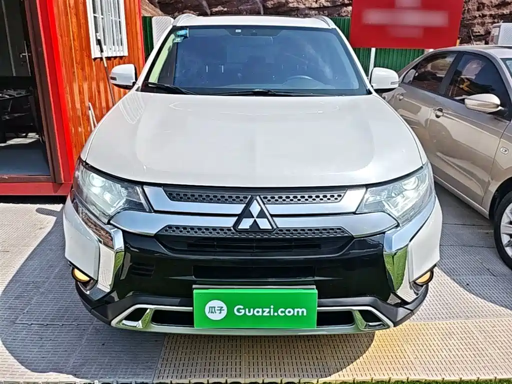 Mitsubishi Outlander 2019 — фото 3