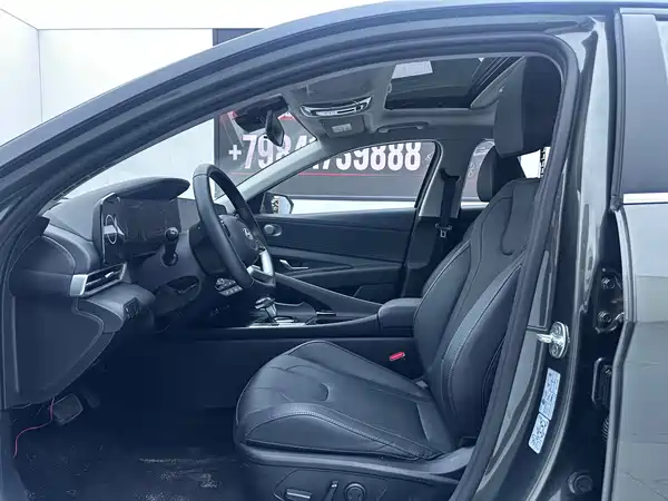 Hyundai Elantra 2023