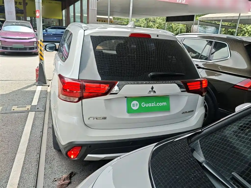 Mitsubishi Outlander 2018 — фото 6