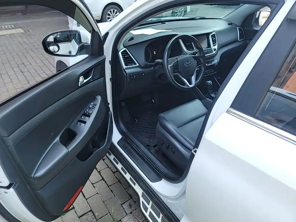 Hyundai Tucson 2017 — фото 16