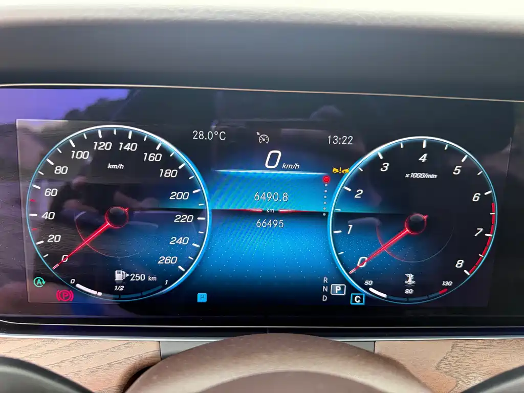 Mercedes-Benz E-Class 2023 — фото 16