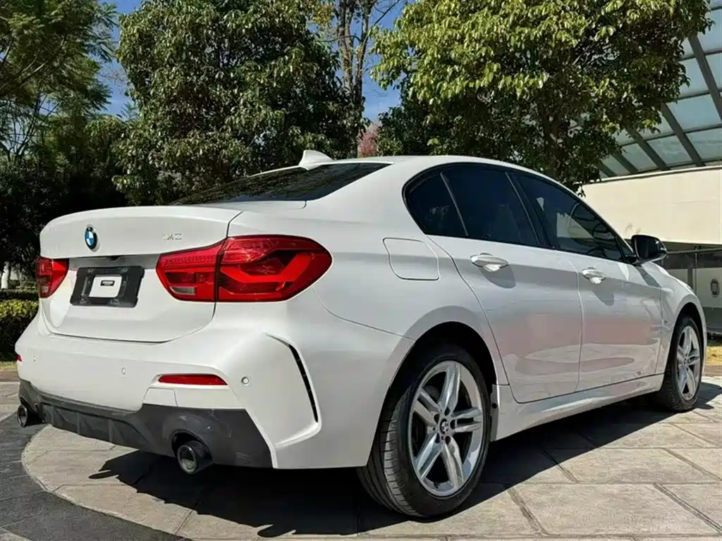 BMW 1 Series 2021 — фото 5