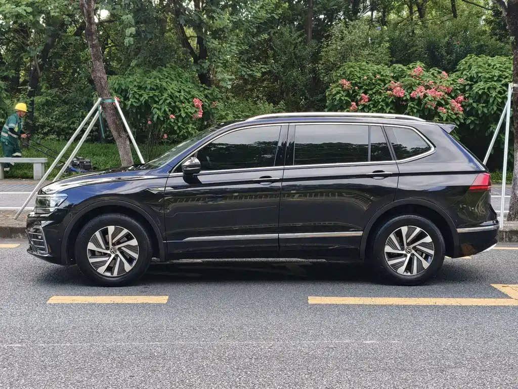 Volkswagen Tiguan L Plug-In Hybrid 2021 — фото 7