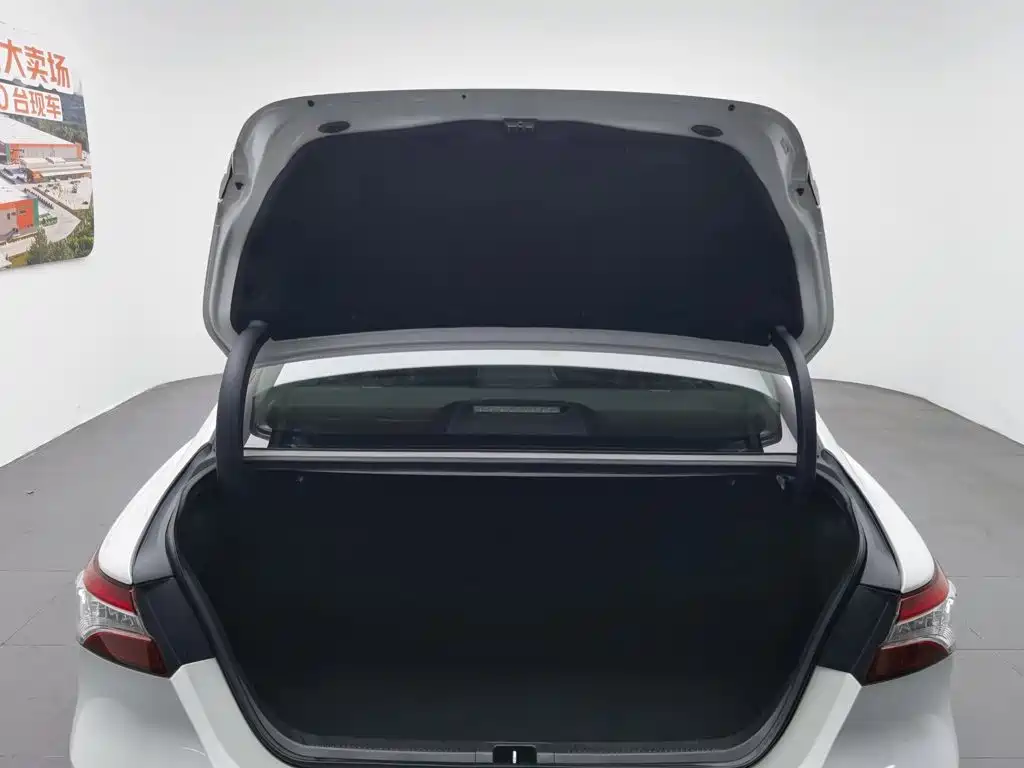 Toyota Camry 2020 — фото 16