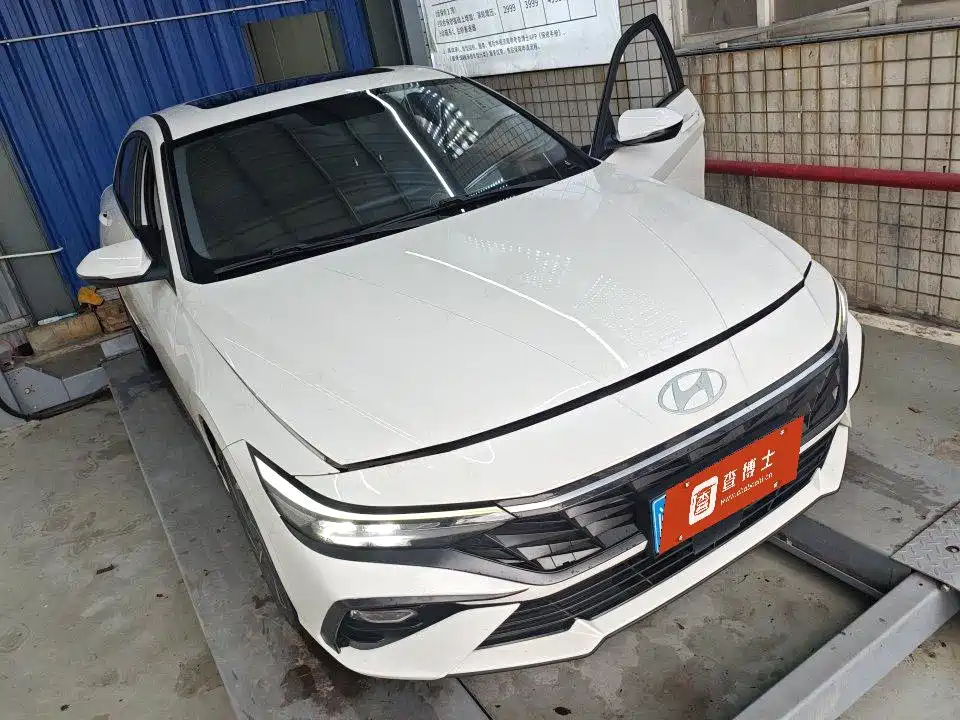 Hyundai Elantra 2023 — фото 2