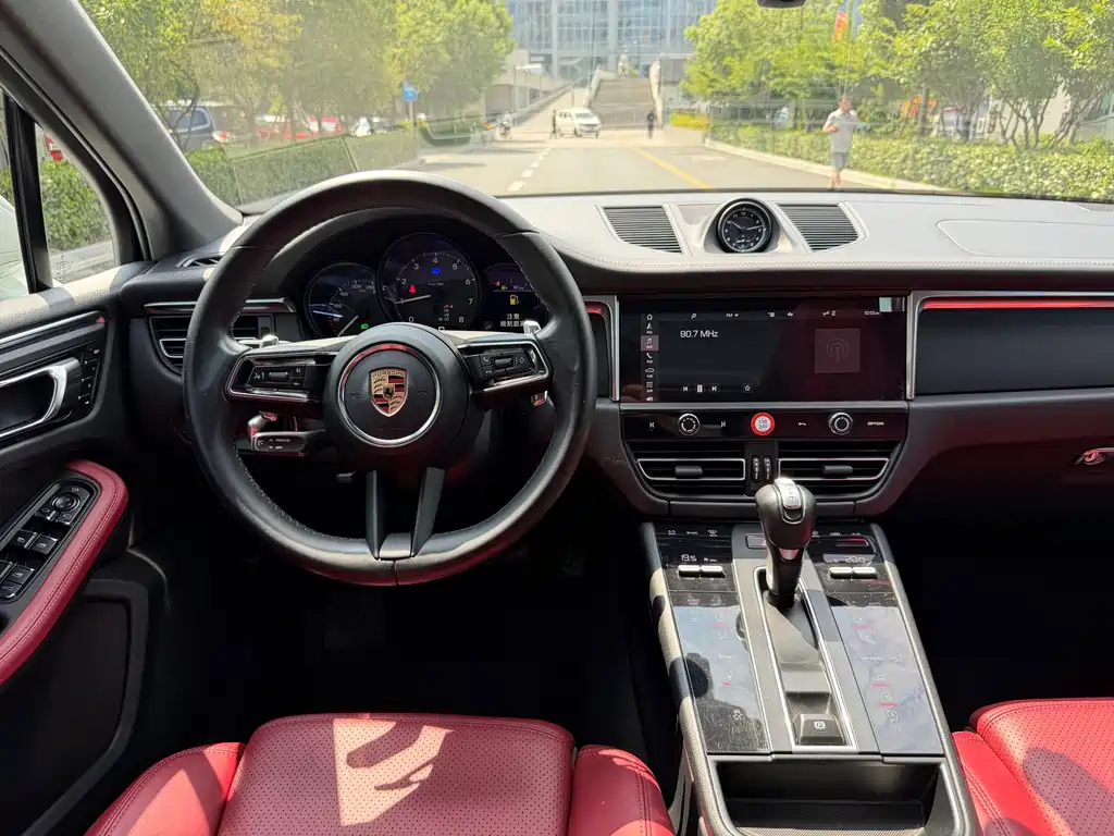 Porsche Macan 2023 — фото 10