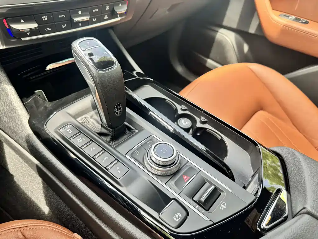 Maserati Levante 2020 — фото 10