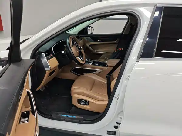 Jaguar F-PACE 2022