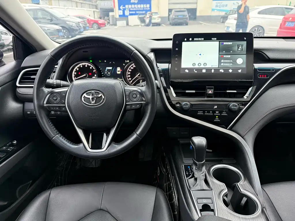 Toyota Camry 2022 — фото 10