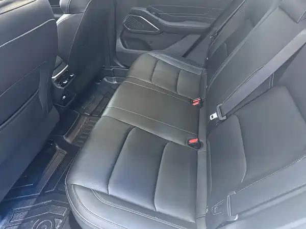 Geely Emgrand 2024