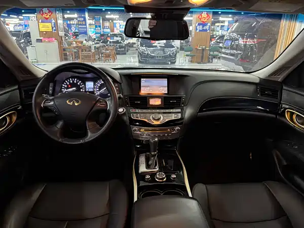 Infiniti Q70 2017