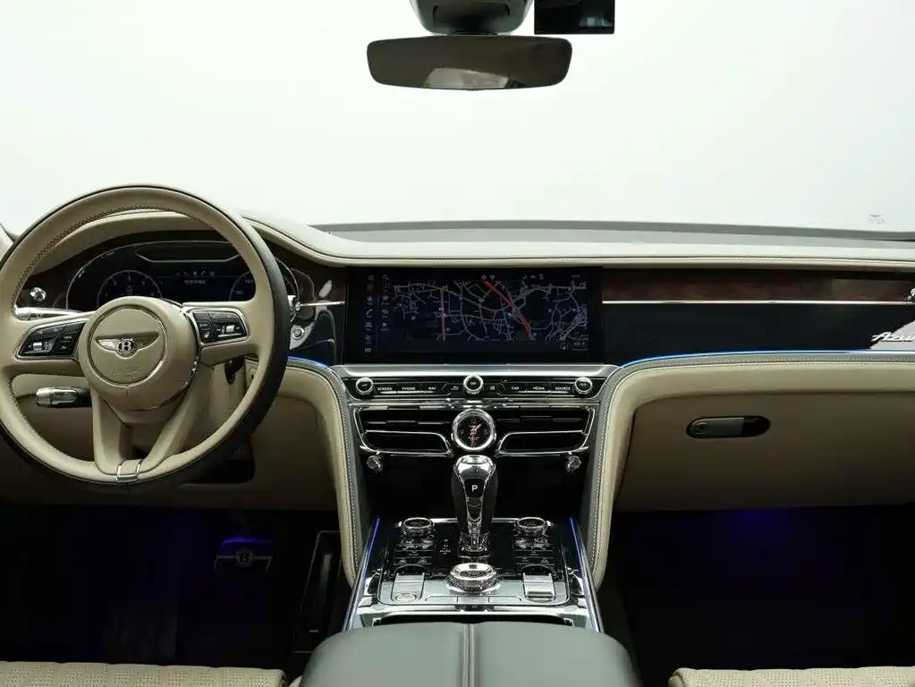 Bentley Flying Spur 2024 — фото 11