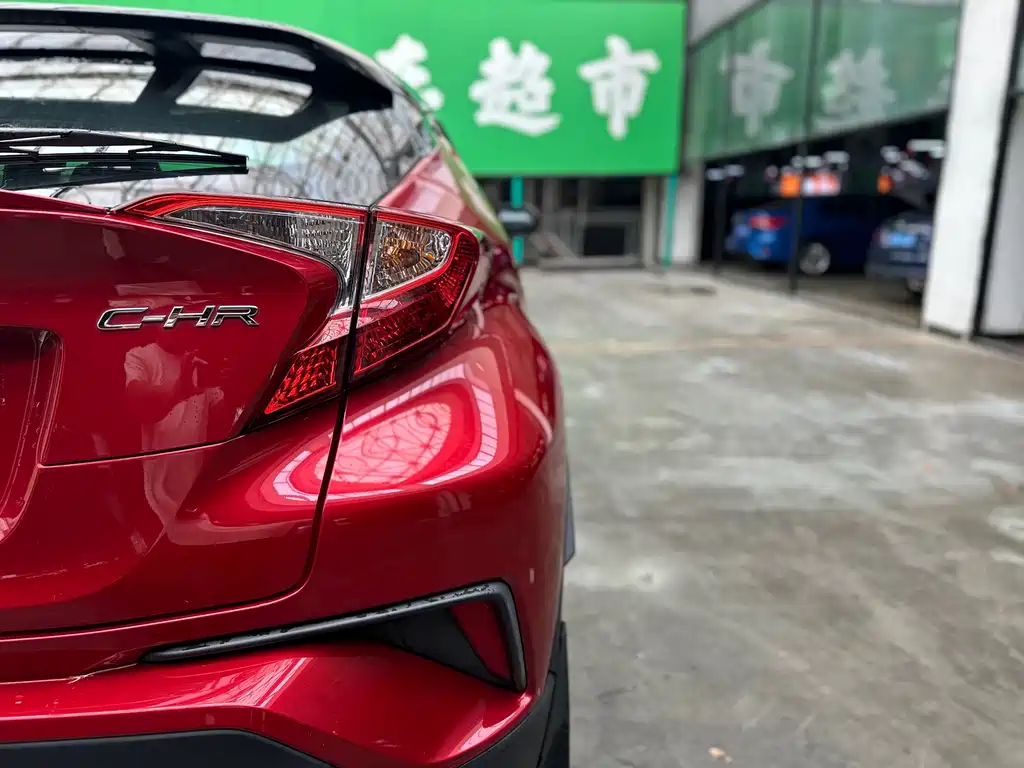 Toyota C-HR 2020 — фото 19